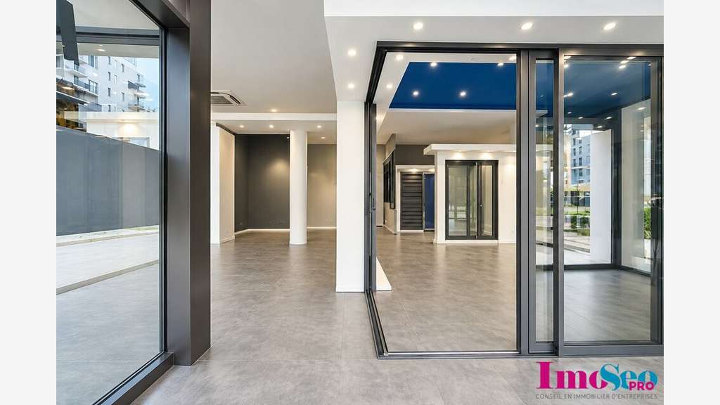 Loue local commercial 202m² Bordeaux Bassin à Flot