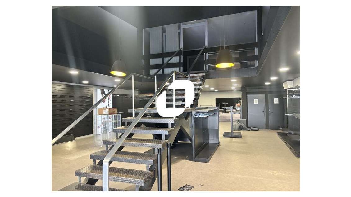 A louer Local commercial 689m² Bordeaux