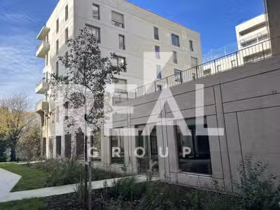 Location local d'angle de 244m² à Bordeaux