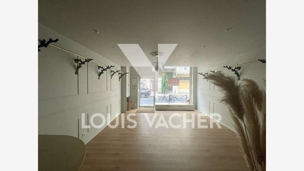 Location pure local 87m² à Bordeaux Rue Huguerie