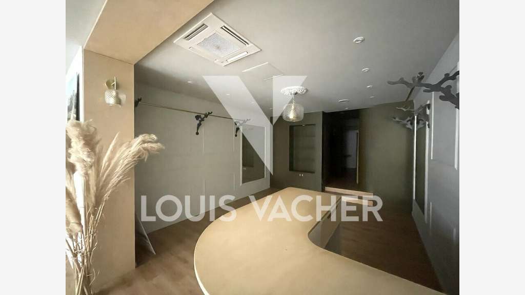 Location pure local 87m² à Bordeaux Rue Huguerie