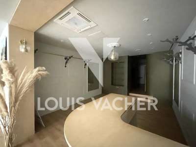 Location pure local 87m² à Bordeaux Rue Huguerie 