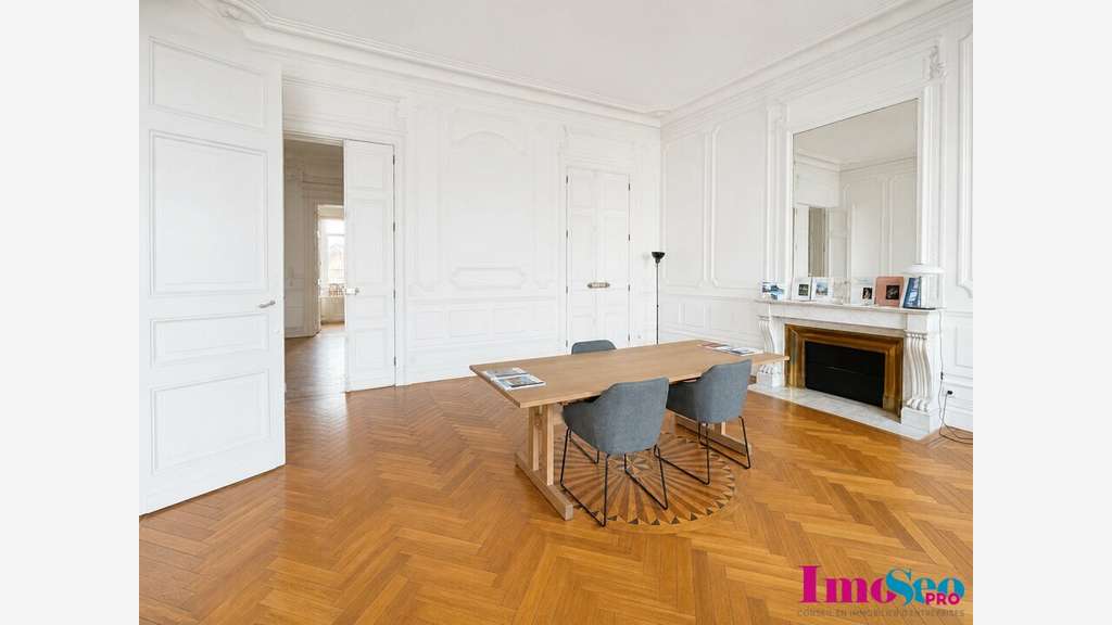 Local commercial 140m² à louer à Bordeaux centre