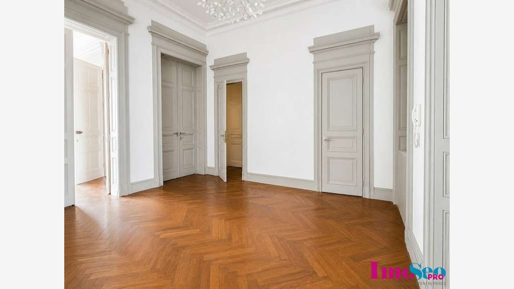 Local commercial 140m² à louer à Bordeaux centre