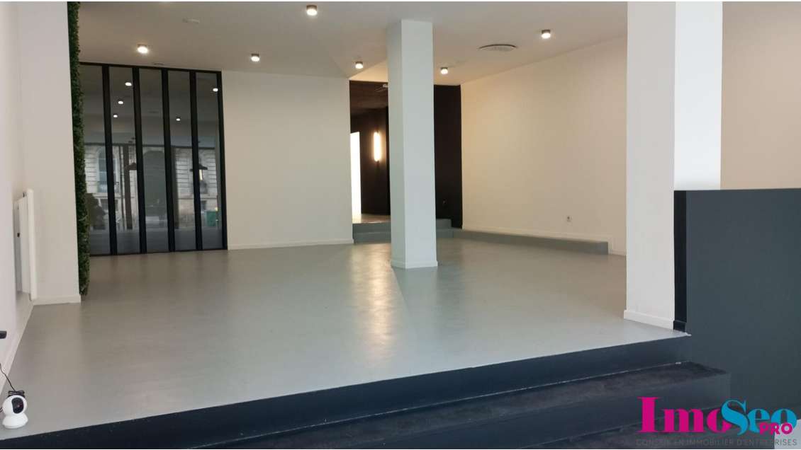 Local commercial de 256m² à louer à Bordeaux
