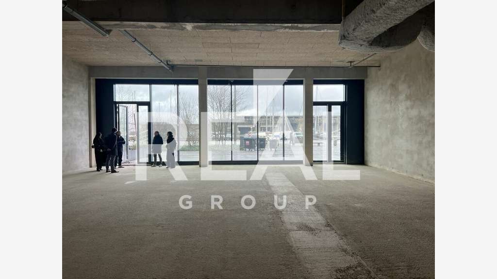 Location local de 216m² à Bordeaux Bassins à Flot