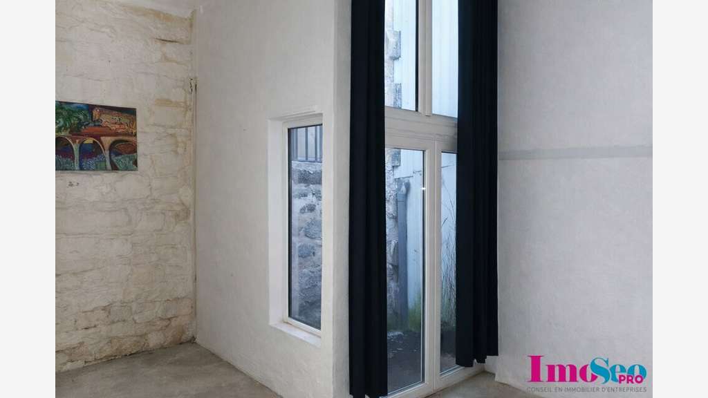 Local commercial 155m² à louer à Bordeaux St Paul