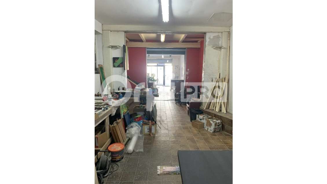 LOCAL COMMERCIAL AXE PASSANT