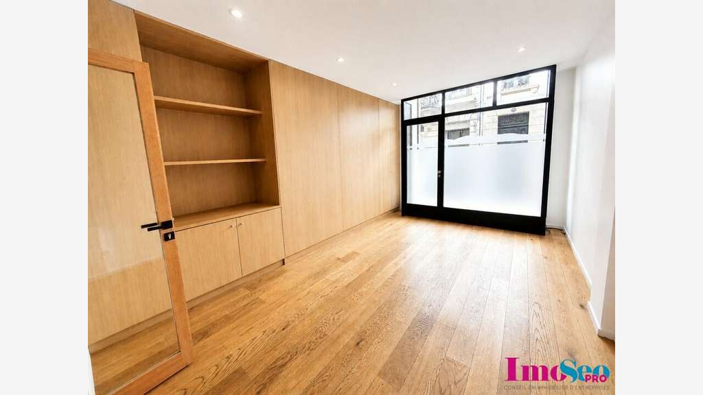 Loue local commercial 133m² Bordeaux Triangle d'Or