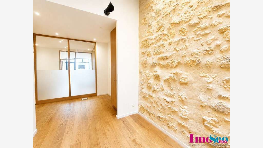 Loue local commercial 133m² Bordeaux Triangle d'Or