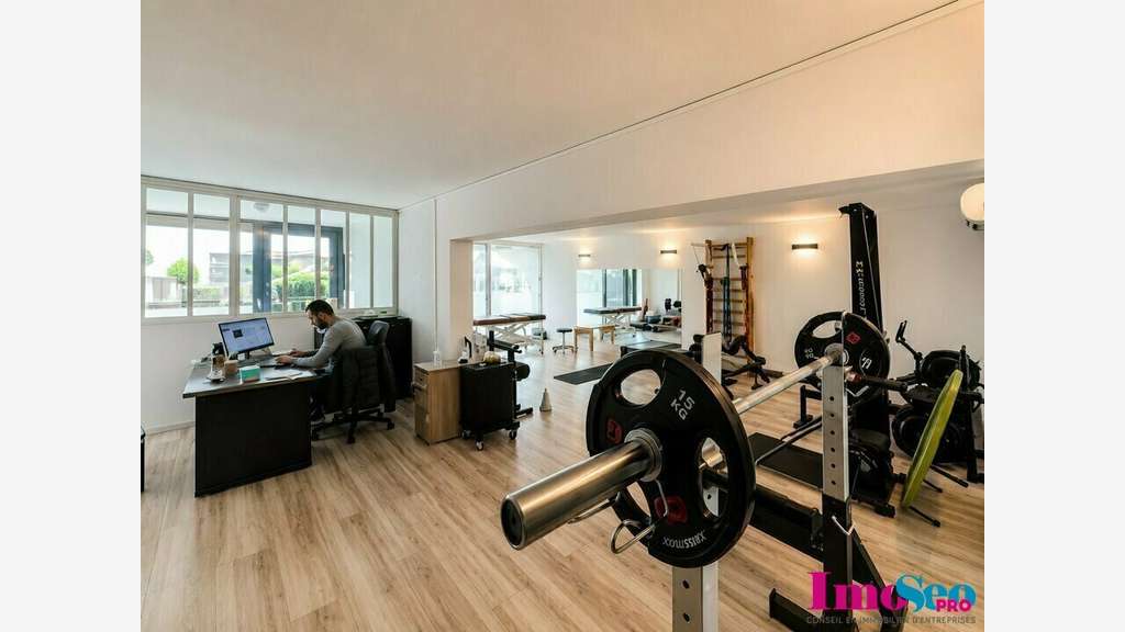 Location local commercial 150m² Bordeaux Caudéran