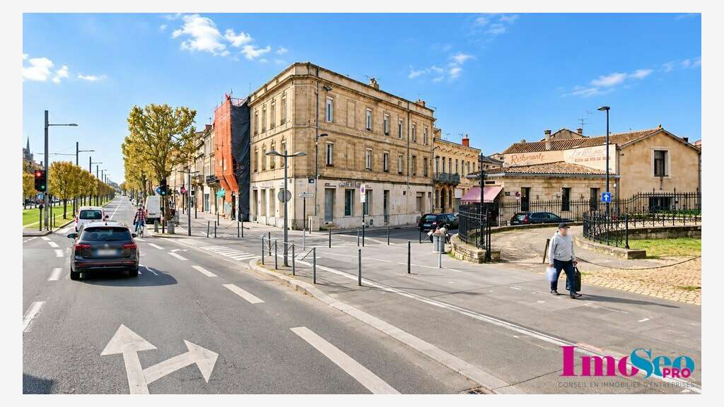 Local commercial de 320m² à louer à Bordeaux