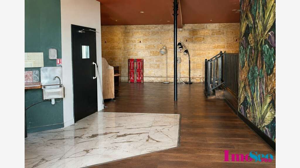 Local commercial de 320m² à louer à Bordeaux