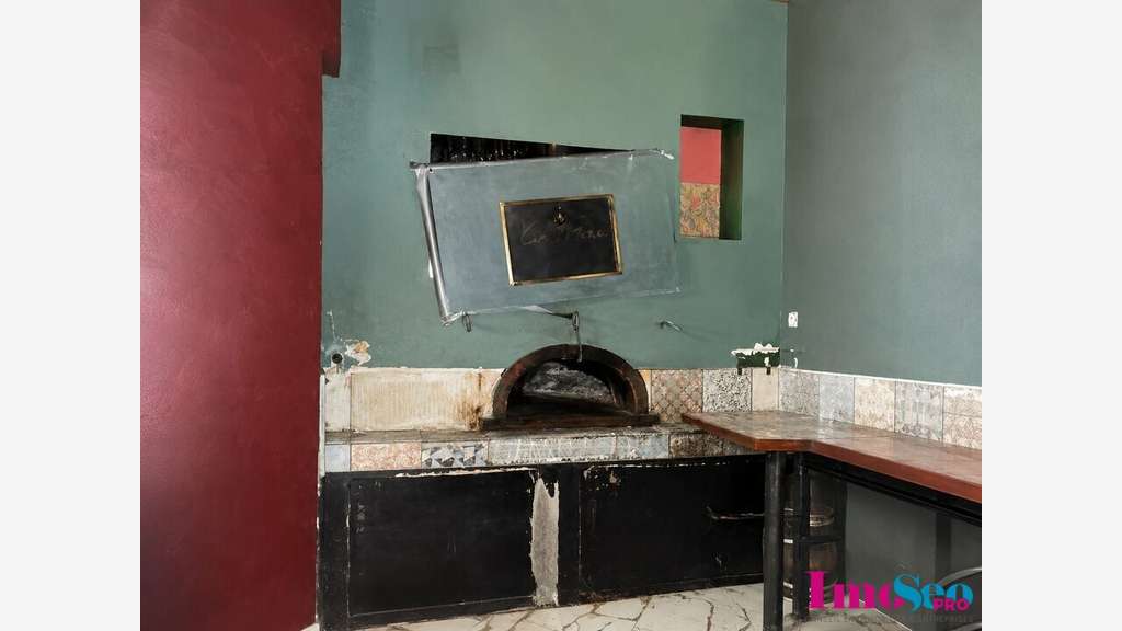 Local commercial de 320m² à louer à Bordeaux