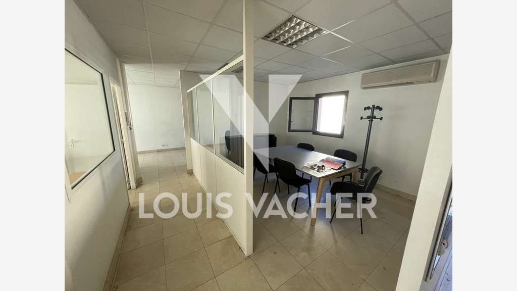 Loue local 165m² avec parking à Bordeaux Caudéran 