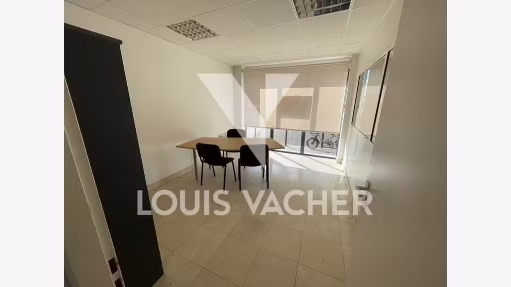 Loue local 165m² avec parking à Bordeaux Caudéran 