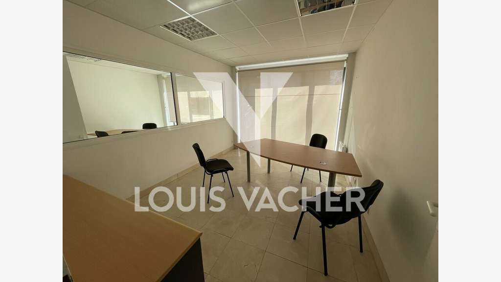 Loue local 165m² avec parking à Bordeaux Caudéran 
