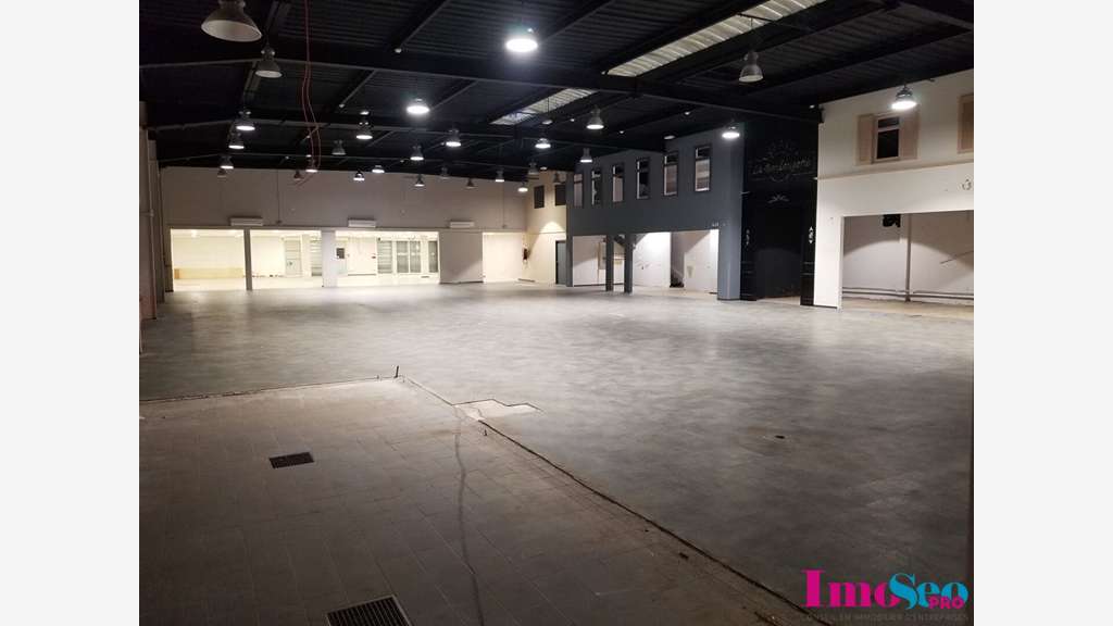 Local commercial de 1200m² à louer à Bordeaux