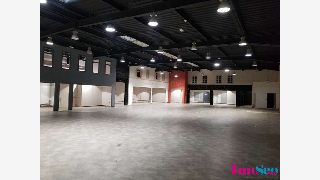 Local commercial de 1200m² à louer à Bordeaux