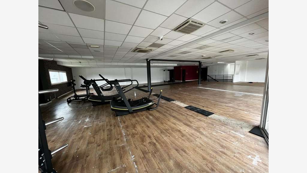 Local commercial 900m² à louer à Bordeaux A. Daney