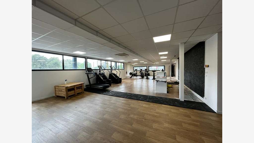 Local commercial 900m² à louer à Bordeaux A. Daney