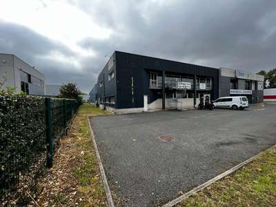 Local commercial 900m² à louer à Bordeaux A. Daney