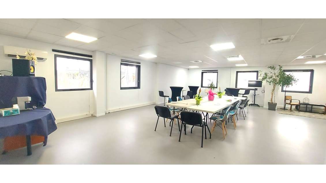 A louer local commercial de 135m² ZA Bouc Bel Air