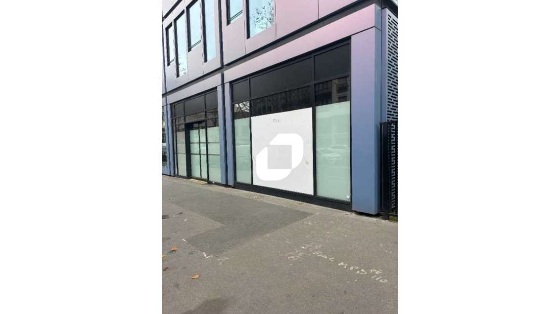  vous propose un local commercial en angle