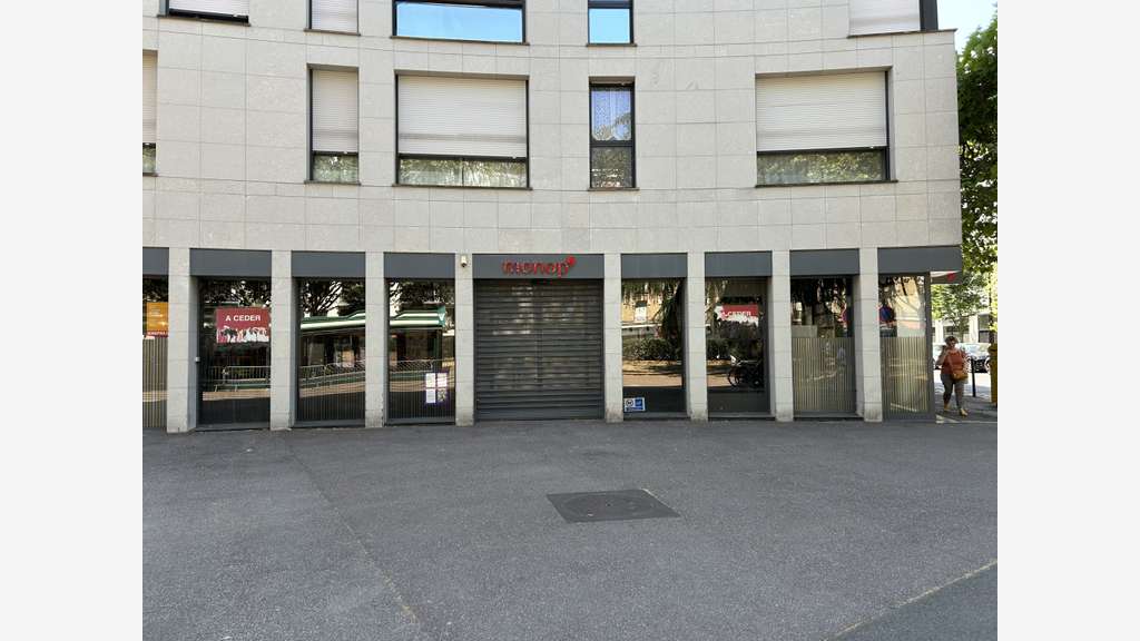 Boulogne / Local en angle / 421,50m2
