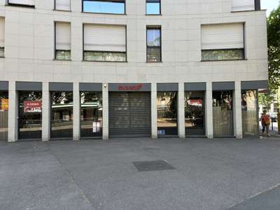 Boulogne / Local en angle / 421,50m2