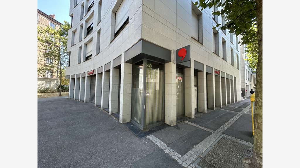Boulogne / Local en angle / 421,50m2