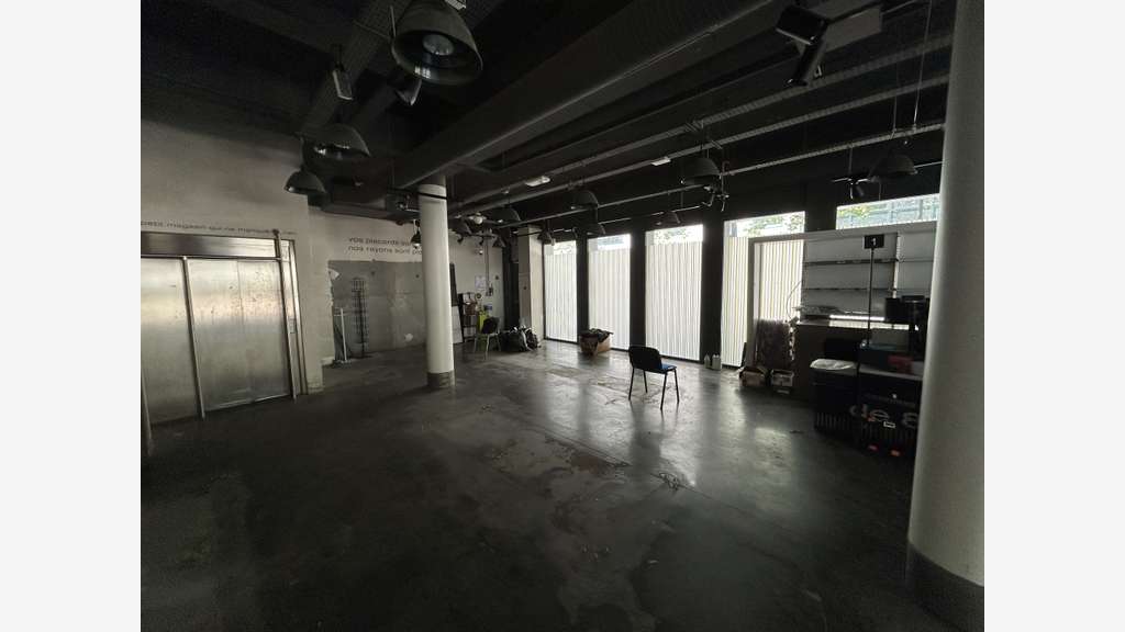 Boulogne / Local en angle / 421,50m2