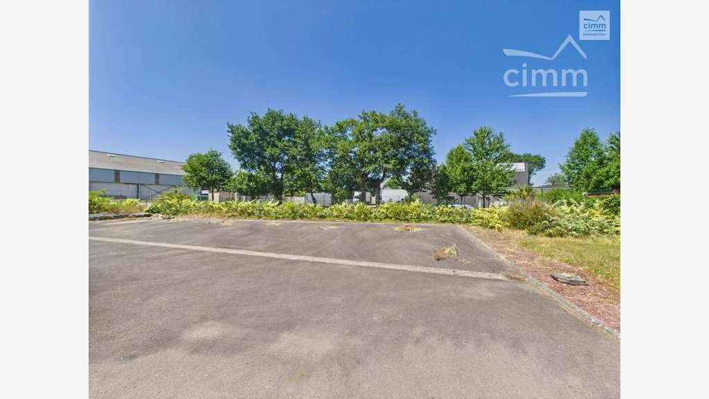 Local commercial 32m² à louer à Bourg-des-Comptes