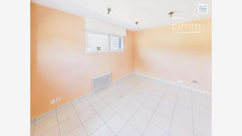 Local commercial 32m² à louer à Bourg-des-Comptes