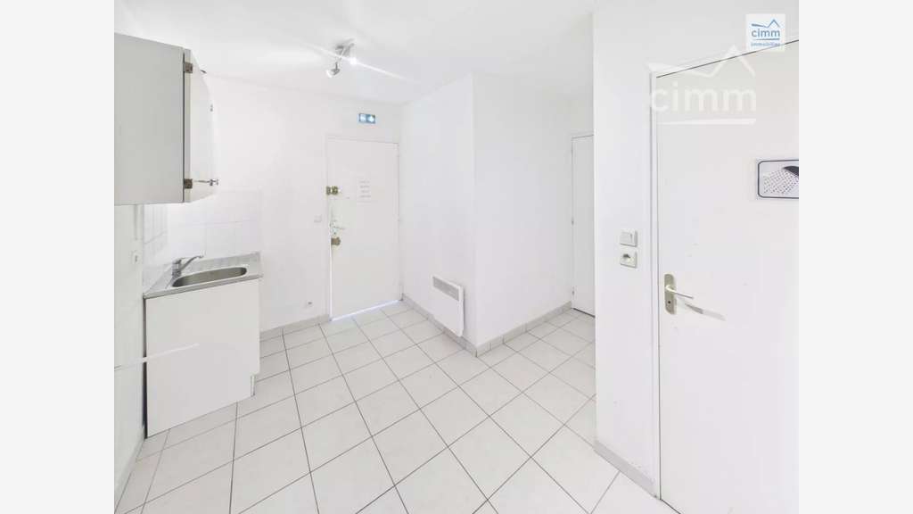 Local commercial 32m² à louer à Bourg-des-Comptes