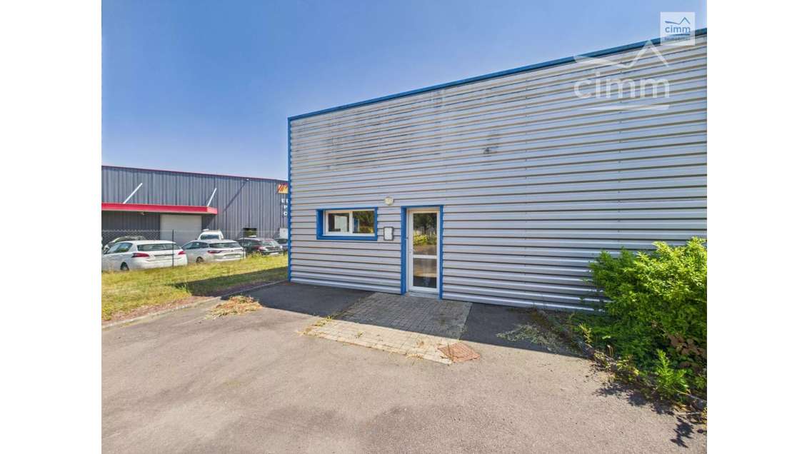 Local commercial 32m² à louer à Bourg-des-Comptes