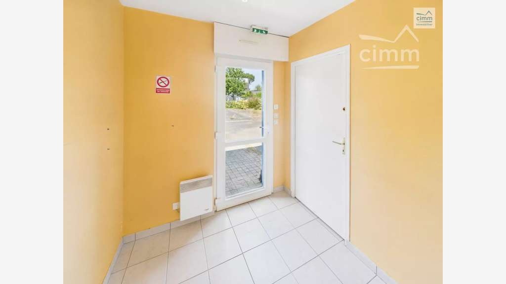 Local commercial 32m² à louer à Bourg-des-Comptes