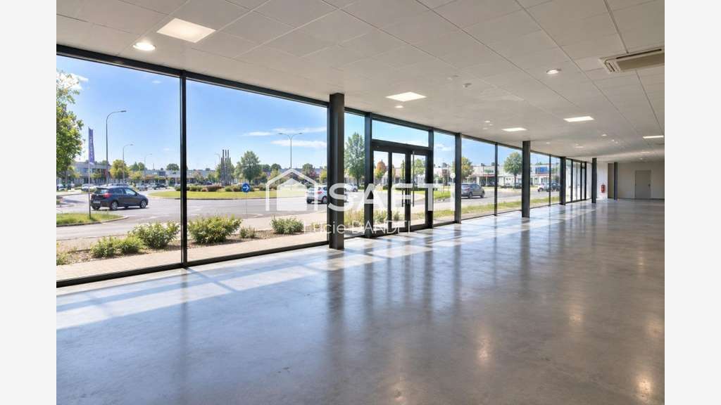 Loue local commercial 440m² prox Bourg en Bresse