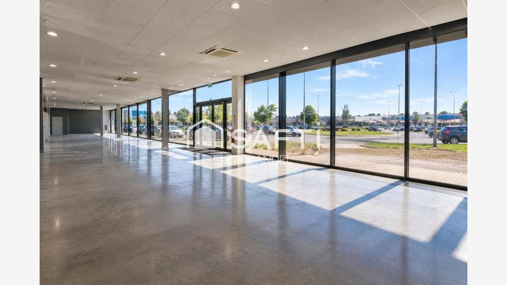 Loue local commercial 440m² prox Bourg en Bresse
