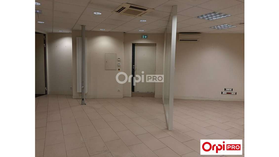 Local commercial 120m² à louer à Bourg-lès-Valence