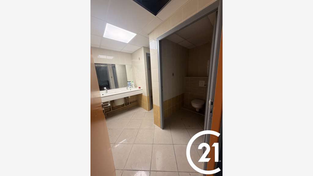 A louer bureaux 70m² RDC ZA Bourg les Valence  
