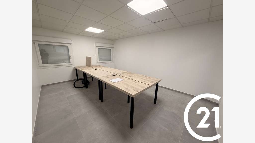 A louer bureaux 70m² RDC ZA Bourg les Valence  