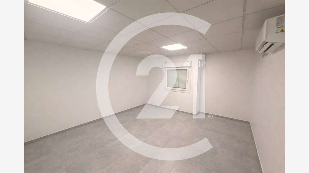 A louer bureaux 70m² RDC ZA Bourg les Valence  