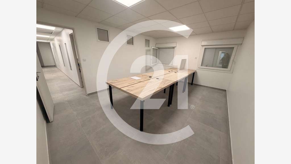 A louer bureaux 70m² RDC ZA Bourg les Valence  