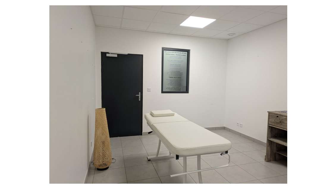 A louer bureau 15m² RDC centre commercial Bourgoin