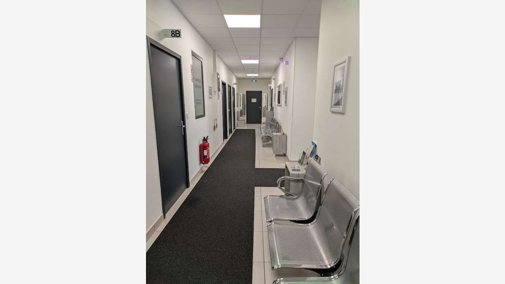 A louer bureau 15m² RDC centre commercial Bourgoin
