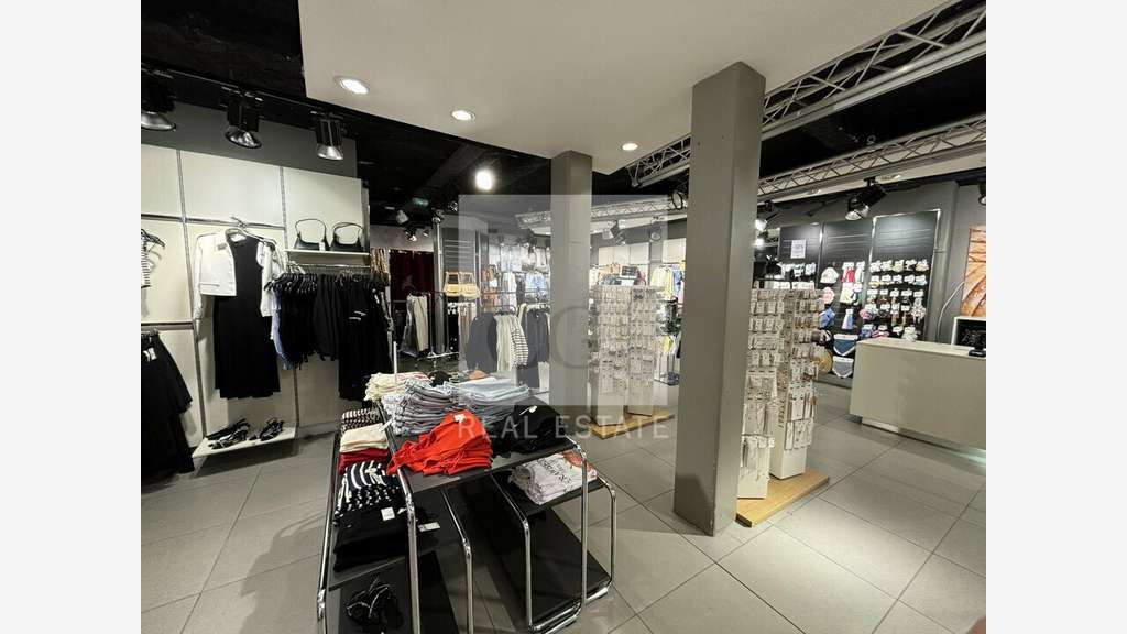 Local commercial 233m² à louer à Bourgoin-Jallieu