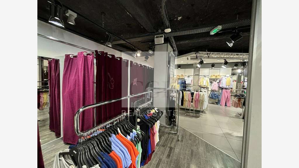 Local commercial 233m² à louer à Bourgoin-Jallieu