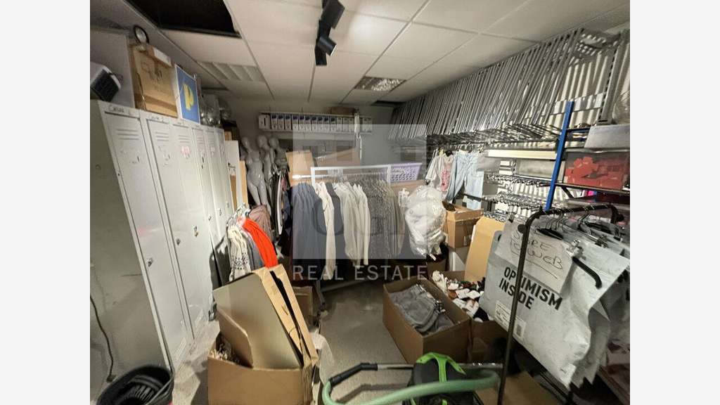 Local commercial 233m² à louer à Bourgoin-Jallieu