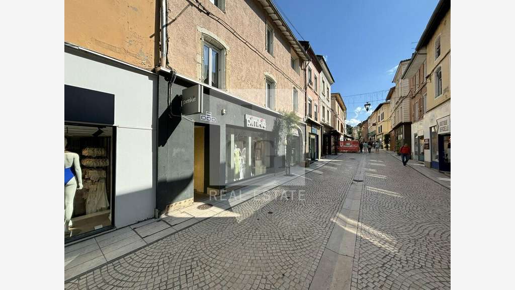Local commercial 233m² à louer à Bourgoin-Jallieu